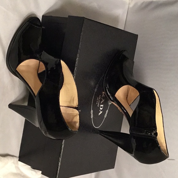 PRADA DONNA BLACK CUTOUT PATENT LEATHER SIZE 40 - Picture 3 of 6